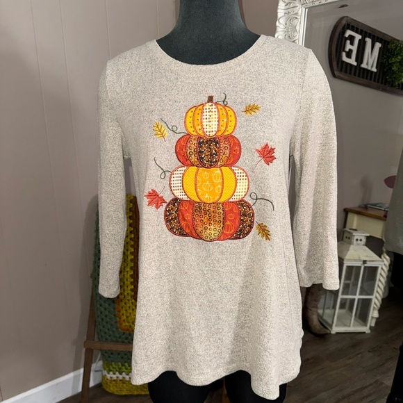 Clover + Pine • Fall Pumpkin Appliqué 3/4 Sleeve Sweater - Picture 1 of 8